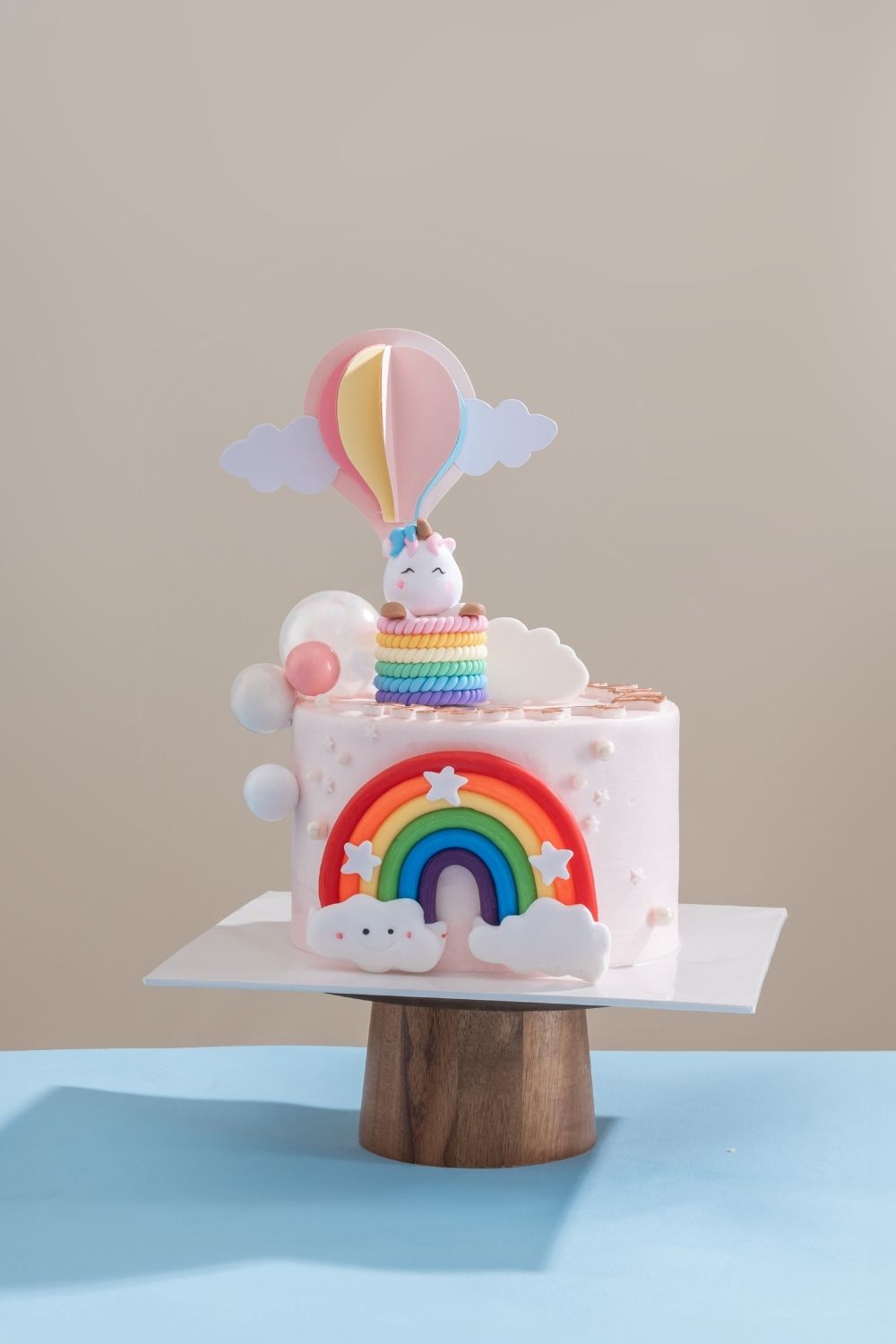 Hot Air Balloon Celebration Cake 6”