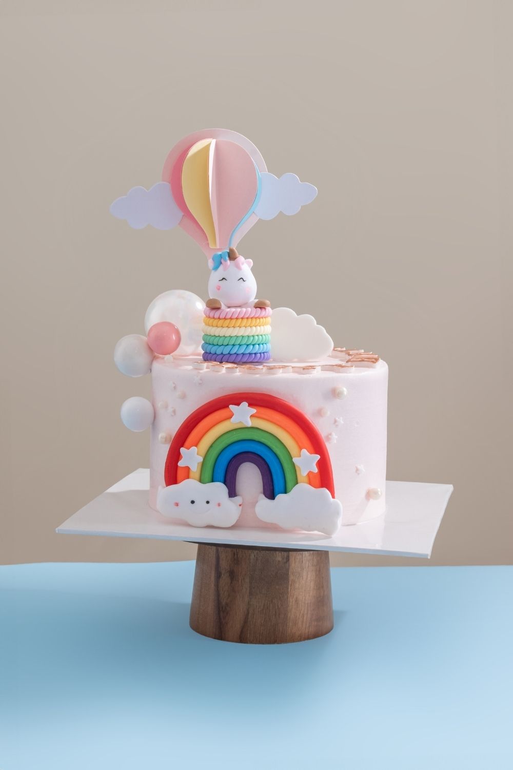 Hot Air Balloon Celebration Cake 6”